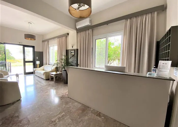 Pavlos - Hotell Tolón