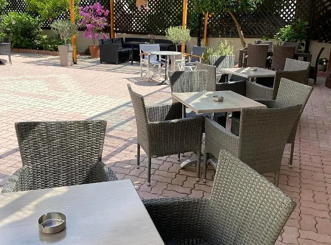 Pavlos - Hotell Tolón